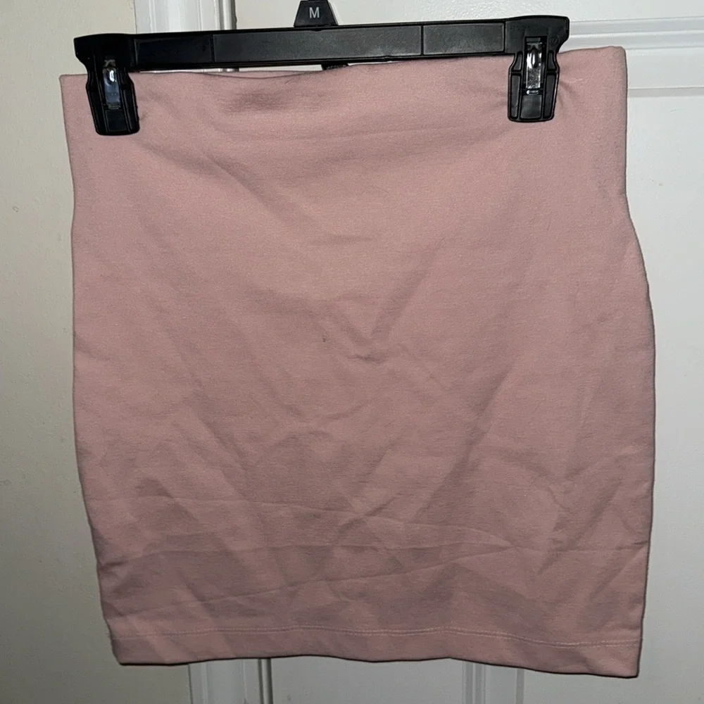 Adorable pink Windsor miniskirt 😍🩷(NWT)